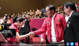 Detik - Detik Jokowi Menjabat Erat Tangan Lindswell - JPNN.com