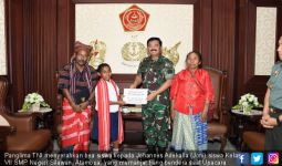 Panglima TNI Beri Beasiswa ke Joni Pemanjat Tiang Bendera - JPNN.com
