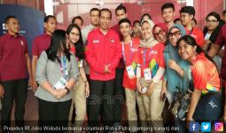 Jokowi Diserbu Volunteer Asian Games 2018 - JPNN.com