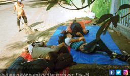 Ditolak, Imigran Tetap Tidur di Luar Rusun Pengungsian - JPNN.com