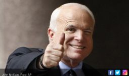 Pesan Terakhir John McCain: Jangan Undang Trump! - JPNN.com