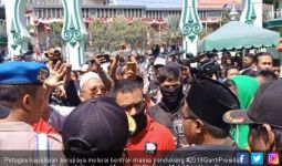 Massa #2019GantiPresiden vs Banser Bentrok di Masjid, Panas! - JPNN.com