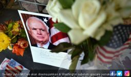 Warga Tempuh Ribuan Kilometer demi Pemakaman John McCain - JPNN.com