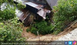 Rumah Warga Kerinci Rusak Diterjang Longsor dan Banjir - JPNN.com