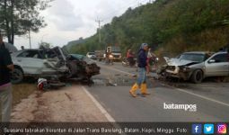 Tabrakan Beruntun di Jalan Trans Barelang, Sopir Sedan Tewas - JPNN.com