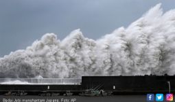 Dahsyatnya Badai Jebi, Tanker 2.591 Ton Sampai Terseret - JPNN.com