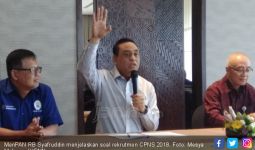 Menteri Syafruddin Sebut Honorer K2 punya Kesempatan 3 Kali - JPNN.com