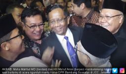 Ma'ruf Amin dan Mahfud Pamer Keakraban di Acara Bamsoet - JPNN.com