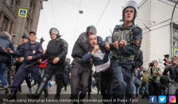 Polisi Rusia Geledah Ratusan Rumah Pendukung Oposisi - JPNN.com