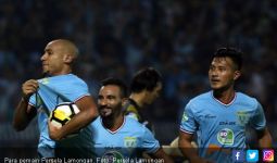 Perseru vs Persela: Tamu Terlalu Perkasa di Stadion Marora - JPNN.com