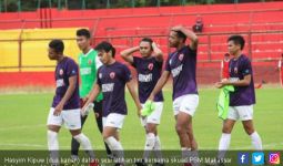 Hasyim Kipuw Dipastikan Absen Lawan Sriwijaya FC - JPNN.com