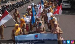 Honorer K2 Banjarnegara: PNS Harga Mati! - JPNN.com