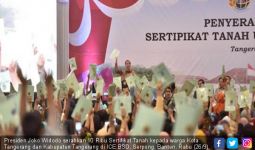 Jokowi Serahkan 10 Ribu Sertifikat Tanah di Tangerang - JPNN.com