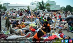 Dokter Keliling Prabowo - Sandi Bantu Korban Gempa di Palu - JPNN.com