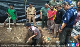 Makam Ika Nurjanah Dibongkar, Jasadnya Diautopsi Tim DVI - JPNN.com