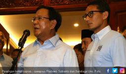 Tak Punya Uang, Prabowo - Sandi Ganti Panggung dengan Kardus - JPNN.com