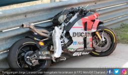 Lorenzo Celaka di FP2 MotoGP Thailand, Motornya Berbelah - JPNN.com