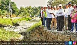 Kunjungi Palu, Mentan Kawal Distribusi Bantuan Korba Gempa - JPNN.com