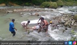 Mayat Pria Ditemukan Mengambang di Sungai Belawan - JPNN.com