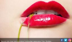 4 Langkah Mudah Membuat Lipstik Tahan Lama - JPNN.com