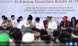 Bersilaturahmi ke Pesantren, Jokowi Bahas Isu PKI - JPNN.com