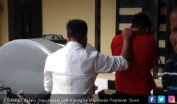 Siswi SD dan Pria Bejat di WC, Roknya Sudah Diangkat - JPNN.com