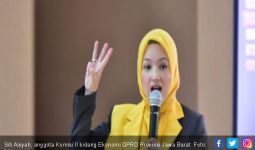 Cerdas dan Cantiknya Siti Aisyah, Anggota DPRD Jabar - JPNN.com
