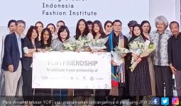 12 Lulusan Terbaik YCIFI Pamerkan Rancangannya di JFW 2019 - JPNN.com