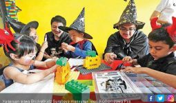 Kreasi Monster Halloween dari Mainan Susun - JPNN.com