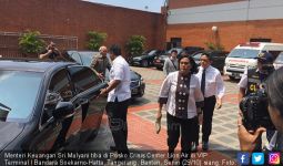 Menkeu Sri Mulyani Sambangi Crisis Center Lion Air di Soetta - JPNN.com