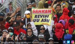Honorer K2 Dukung Jokowi, Berharap Tahapan Revisi UU ASN Jalan Lagi - JPNN.com