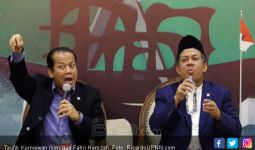Fahri Hamzah Prihatin Taufik Kurniawan jadi Tersangka KPK - JPNN.com