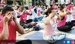 Berbagi Rasa dengan Penyintas Kanker Lewat Yoga - JPNN.com