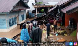 Banjir Terjang Kota Padang, 2 Anak Meninggal - JPNN.com