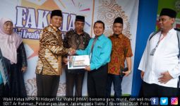 HNW Uji Kemampuan Guru & Murid SDIT Ar Rahman Soal UUD 1945 - JPNN.com