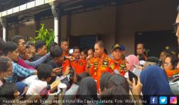 Kepala Basarnas Ikut Haru, Terbata-bata Menahan Tangis - JPNN.com