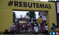 Heboh, Ribuan Masyarakat Berburu Emas di Senayan - JPNN.com