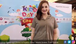 Mona Ratuliu Rajin Pantau Kegiatan Anak di Medsos - JPNN.com