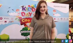 Kiat Mona Ratuliu Melepaskan Kecanduan Anak pada Gadget - JPNN.com