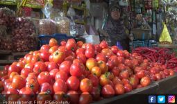 Harga Tomat dan Sayur Terjun Bebas, Pedagang Pusing - JPNN.com