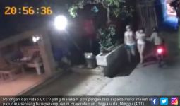 Aksi Peremas Payudara Cewek Bule Terekam CCTV - JPNN.com