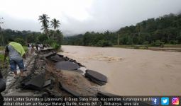 Madina Dilanda Banjir dan Longsor, Jalinsum Putus Total - JPNN.com