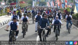 Menpora Gowes Sepeda Sambil Nikmati Keindahan Kota Kebumen - JPNN.com