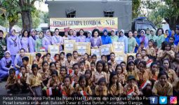 Dharma Pertiwi Bantu Perlengkapan SD di Lombok Utara - JPNN.com