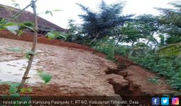 Bukan Hanya Banjir, Tanah Bergerak Hantui Sukabumi - JPNN.com