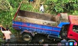 Truk Rombongan Pengungsi di Mamasa Terjun ke Sungai, 5 Tewas - JPNN.com
