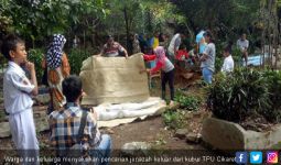 Tiga Jenazah Keluar dari Kubur - JPNN.com