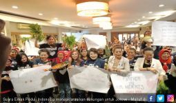 Buktikan Harga Murah, Emak - Emak Pro-Jokowi Borong Sayur - JPNN.com