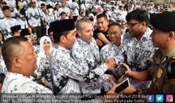 Jokowi: PP PPPK Buka Peluang Pengangkatan Guru Honorer - JPNN.com