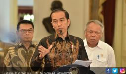 Jokowi Lanjutkan Trans Papua Meski Pekerjanya Bertaruh Nyawa - JPNN.com